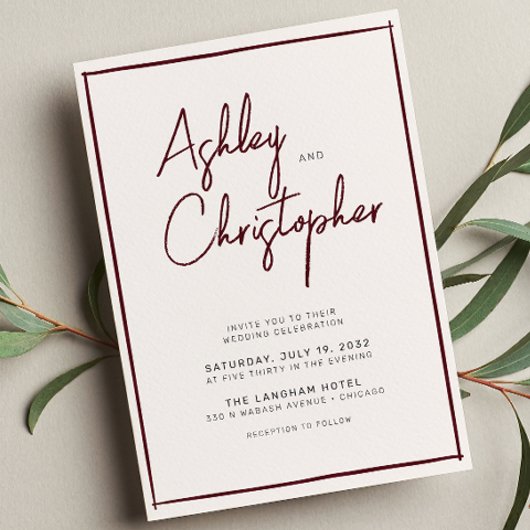 Minimalistische Typografie Script Maroon Wedding Einladung