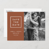 Minimalistische Typografie Terracotta Save the Dat Ankündigungspostkarte (Vorne/Hinten)
