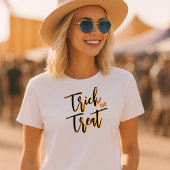 Minimalistische Typografie-Trick oder Treat Hallow T-Shirt