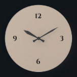 Minimalistische Uhr in Beige und Schwarz<br><div class="desc">Die moderne Uhr besticht durch ein minimalistisches Design in einer beige- und schwarzen Farbpalette. Schlichtes Design mit schwarzen Zahlen auf beigem Hintergrund. Moderne, neutrale Ergänzung zu Küche, Wohnzimmer oder Büromauer, moderner Bürogeschenk oder modernes Zuhause-Geschenk für jeden Anlass. Sie können Ihre Einstellungen anpassen, indem Sie die bereitgestellten Felder verwenden oder weiter...</div>