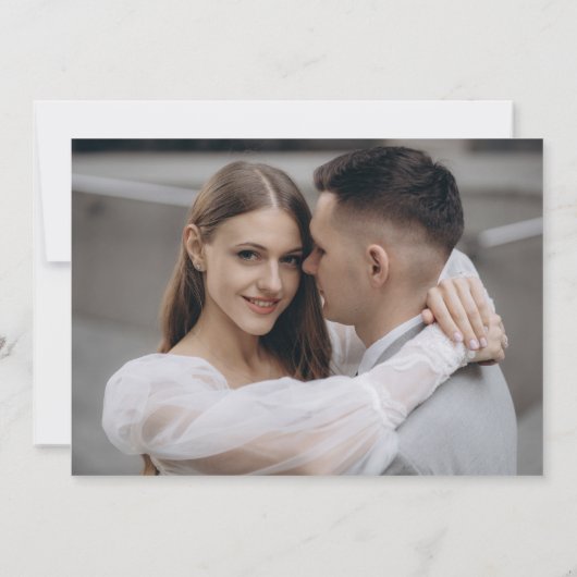 Minimalistische Verheiratete 2-Foto-Hochzeitsankün Einladung (Rückseite)