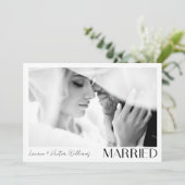 Minimalistische Verheiratete 3 Foto Script QR Code Ankündigung (Stehend Vorderseite)