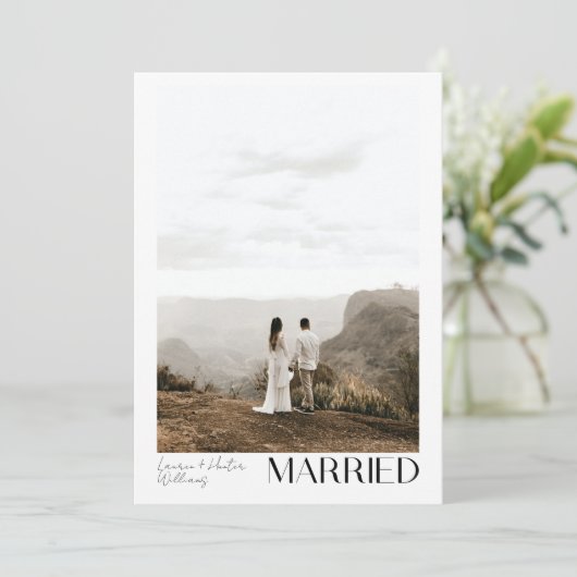 Minimalistische Verheiratete 3 Foto Script QR Code Ankündigung (Stehend Vorderseite)