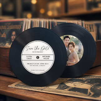 Minimalistische Vinyl-Aufnahme Save the Date mit F Einladung