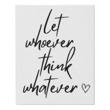 Minimalistische Wanddekoration mit Inspirationsque