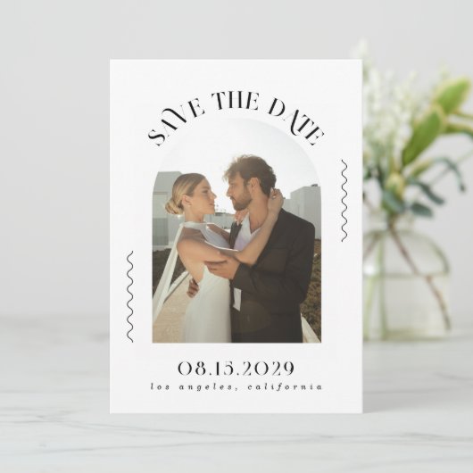 Minimalistische Wavy Lines Boho Arched Foto Hochze Save The Date (Stehend Vorderseite)
