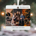 Minimalistische Weihnachten damals gab es fünf Fam Ornament Aus Metall<br><div class="desc">Markieren Sie die Begeisterung Ihrer wachsenden Familie mit der Minimalistischen Weihnachtszeit dann gab es fünf Familien Metall-Ornament. Dieses elegante, bruchsichere Metalldekor dient als perfekter Sake für das erste Weihnachtsfest Ihrer Familie mit fünf Jahren. Es ist so konzipiert, dass es zwei hochgeschätzte Fotos zeigt und die Freude an den wertvollsten Momenten...</div>