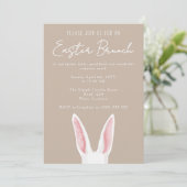 Minimalistische weiße Hasenohren Beige Ostern Brun Einladung (Stehend Vorderseite)