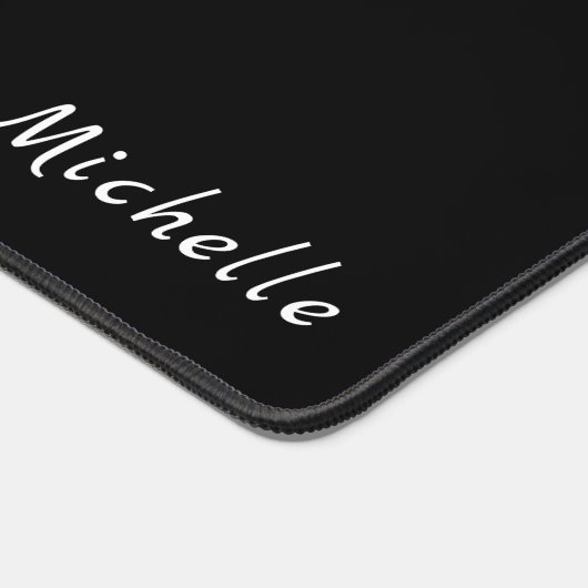 Minimalistische weiße Katze auf schwarzem Namen Schreibtischunterlage (Ecke)