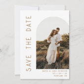 Minimalistische weiße und braune Arch-Foto-QR-Code Save The Date (Vorderseite)