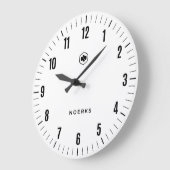 Minimalistische weiße Wanduhr (Winkel)