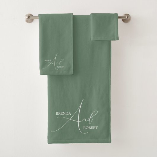 Minimalistische White Calligraphy auf Sage Green Badhandtuch Set (Insitu)
