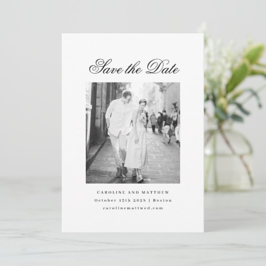 Minimalistische White Elegant Script Foto Hochzeit Save The Date (Stehend Vorderseite)