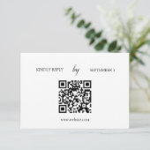 Minimalistische White Modern QR Code Wedding RSVP  (Stehend Vorderseite)