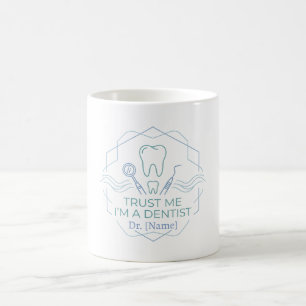 Minimalistische Zahnarzt-Tasse – Dr. [Name] Zahn-I Kaffeetasse