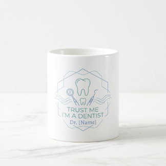 Minimalistische Zahnarzt-Tasse – Dr. [Name] Zahn-I Kaffeetasse