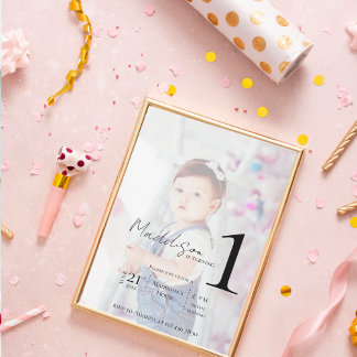 Minimalistischen Kinder mit zwei Fotos erste Gebur Einladung