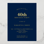 Minimalistischer 40. Geburtstag Party Navy Blue Gl Folie Einladungspostkarte<br><div class="desc">Minimalistischer 40. Geburtstag Party Navy Blue Glam Real Foil für Ihr vierzigstes Party in Ihrer Wahl von Gold,  Rose Gold oder Silber für 40. und Ihr Name fügt eine elegante Eleganz auf marineblau Hintergrund auf einer handlichen Postkarte. Personalisieren Sie den Text einfach.</div>