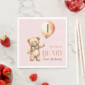 Minimalistischer Bärenrosa Girl Beary 1. Geburtsta Serviette (Beispiel)