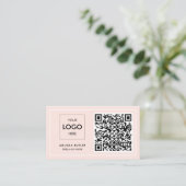 Minimalistischer Beruflicher QR-Code Rosa Visitenkarte (Stehend Vorderseite)