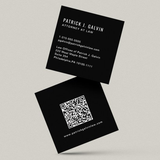 Minimalistischer Beruflicher QR-Code Schwarz Quadratische Visitenkarte