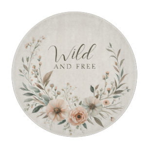 Minimalistischer Boho-Blumenstrauß in Elfenbein un Schneidebrett