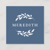 Minimalistischer botanischer QR-Code Dusty Blue Quadratische Visitenkarte (Vorderseite)