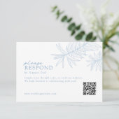 Minimalistischer botanischer QR-Code von Dusty Blu RSVP Karte (Stehend Vorderseite)