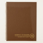 Minimalistischer brauner Ledertext mit benutzerdef Planer<br><div class="desc">Brauner Vintager Ledertexturhintergrund,  minimalistisches Design mit goldfarbener Typografie. Benutzerdefiniertes Monogramm.</div>