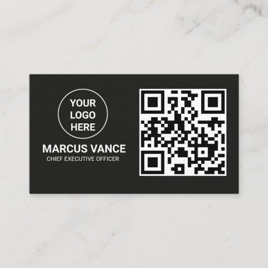 Minimalistischer Dark Mode QR-Code mit individuell Visitenkarte (Vorderseite)