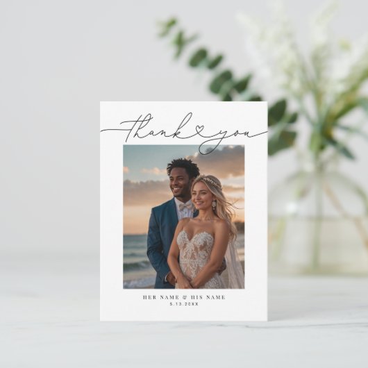 Minimalistischer einfacher Script-Herz-Hochzeitsti Postkarte (Stehend Vorderseite)