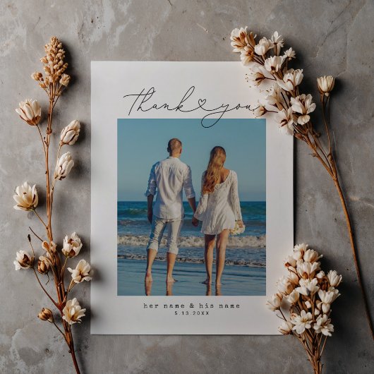 Minimalistischer einfacher Script-Herz-Hochzeitsti Postkarte