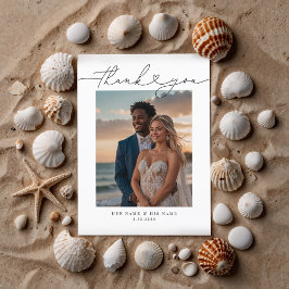 Minimalistischer einfacher Script-Herz-Hochzeitsti Postkarte