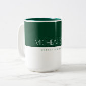 Minimalistischer Emerald Green Custom Monogram Nam Zweifarbige Tasse (Vorderseite Links)