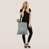 Minimalistischer, erdiger Matcha-Grün-Monogramm Tasche (Am Model)