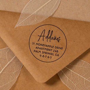 Minimalistischer Familienname Fett Runde Rücksende Permastempel