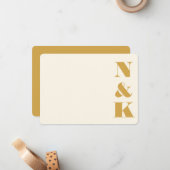 Minimalistischer, fett-Monogramm-Gelbcreme-Hochzei Mitteilungskarte (Vorderseite/Rückseite Beispiel)