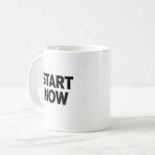 Minimalistischer fetter Text zum sofortigen Start Kaffeetasse (Vorderseite Links)