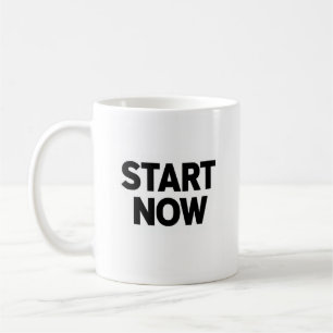 Minimalistischer fetter Text zum sofortigen Start Kaffeetasse