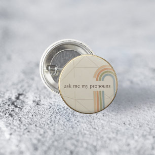 Minimalistischer Frag Mich Meine Pronomen LGBTQ St Button