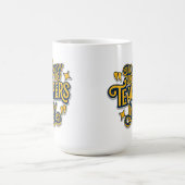 Minimalistischer fröhlicher Inspirier Guide Bold A Kaffeetasse (Mittel)