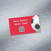 Minimalistischer Fußballball Red QR Code Football  Magnetische Visitenkarte (Beispiel)