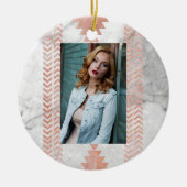 Minimalistischer geometrischer Rose aus weißem Azt Keramik Ornament (Vorne)