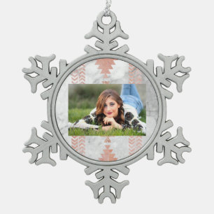 Minimalistischer geometrischer Rose aus weißem Azt Schneeflocken Zinn-Ornament