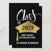 Minimalistischer Gold Grad Cap Stilvoller Script-A Einladung (Vorne/Hinten)