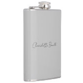 Minimalistischer handgeschriebener Skriptname Grau Flachmann (Rechts)