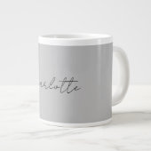 Minimalistischer handgeschriebener Skriptname Grau Jumbo-Tasse (Vorderseite Rechts)