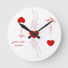 Minimalistischer Herzschlag und Hände Liebestasse  Runde Wanduhr