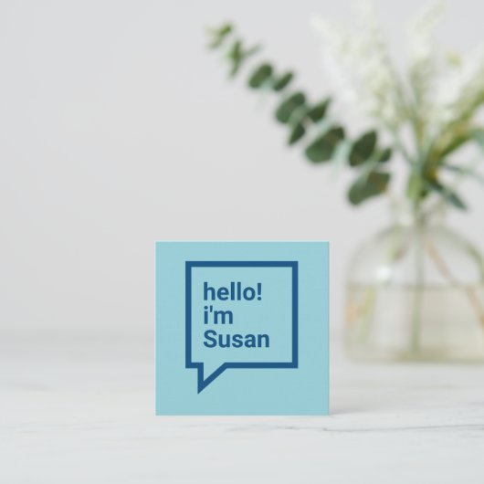 Minimalistischer Himmelblau kühn hallo Sprechblase Quadratische Visitenkarte (Stehend Vorderseite)