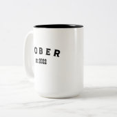 Minimalistischer Kaffee in Schwarz und Weiß Zweifarbige Tasse (Vorderseite Links)